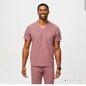 Figs Men's Chisec Mauve Three Pocket Scub Top Size Large